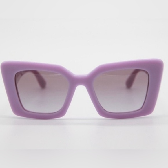 NIB Burberry Daisy Women’s Sunglasses - Picture 2 of 5